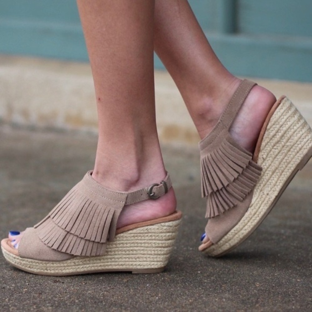 NWT Brand New Hand-Made Boho Wedges 100% Suede Fringe- Taupe